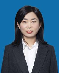 人穿着西装 描述已自动生成